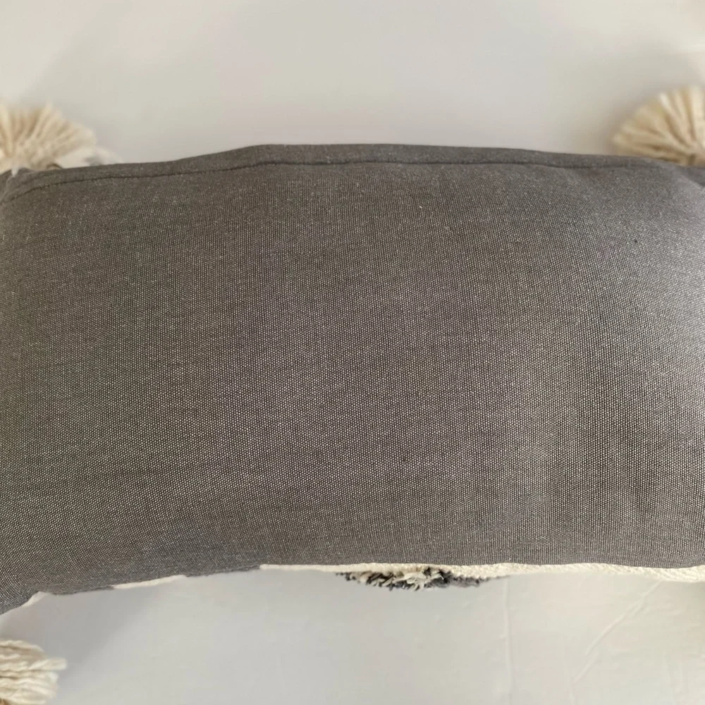 KIRKLANDS Pillow Grey/Ivory Geo W/Corner